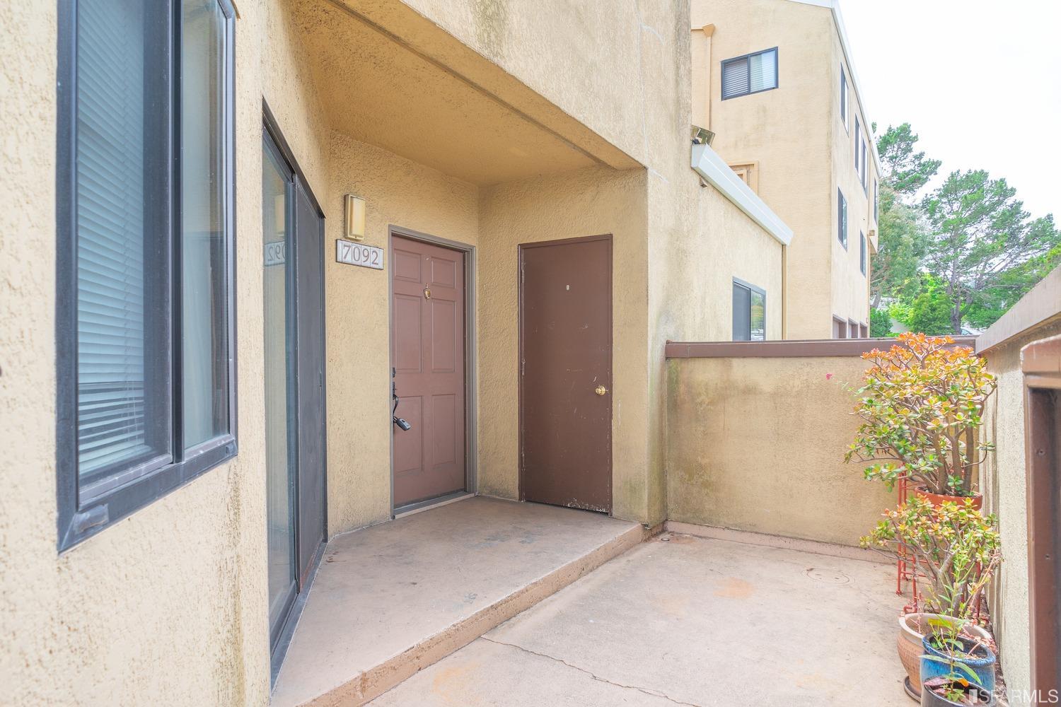 1 Appian Way # 2 Unit: 709-2