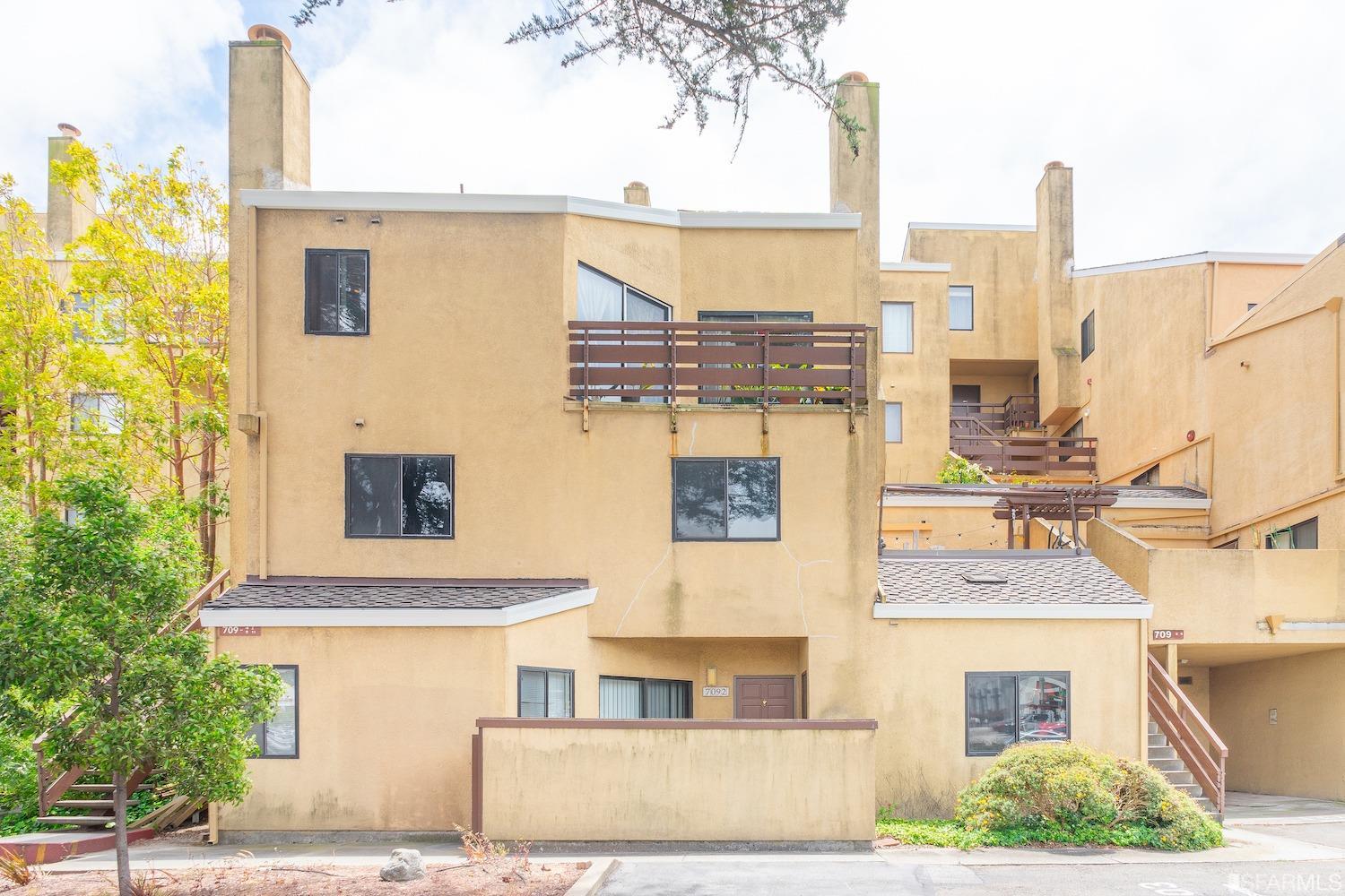 1 Appian Way # 2 Unit: 709-2