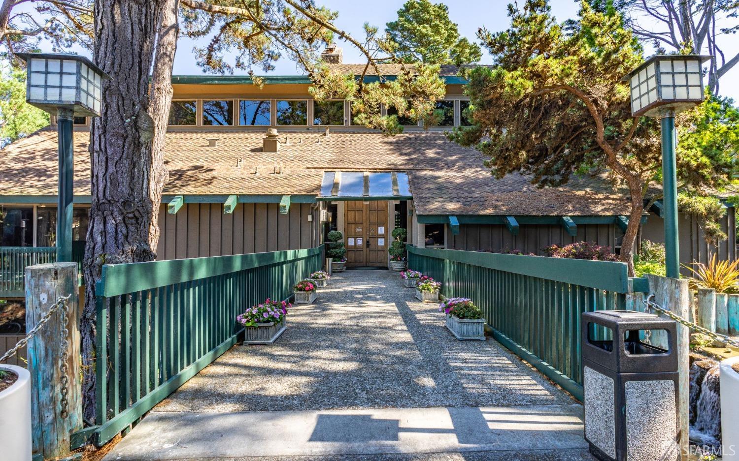 381 Half Moon Lane # 315