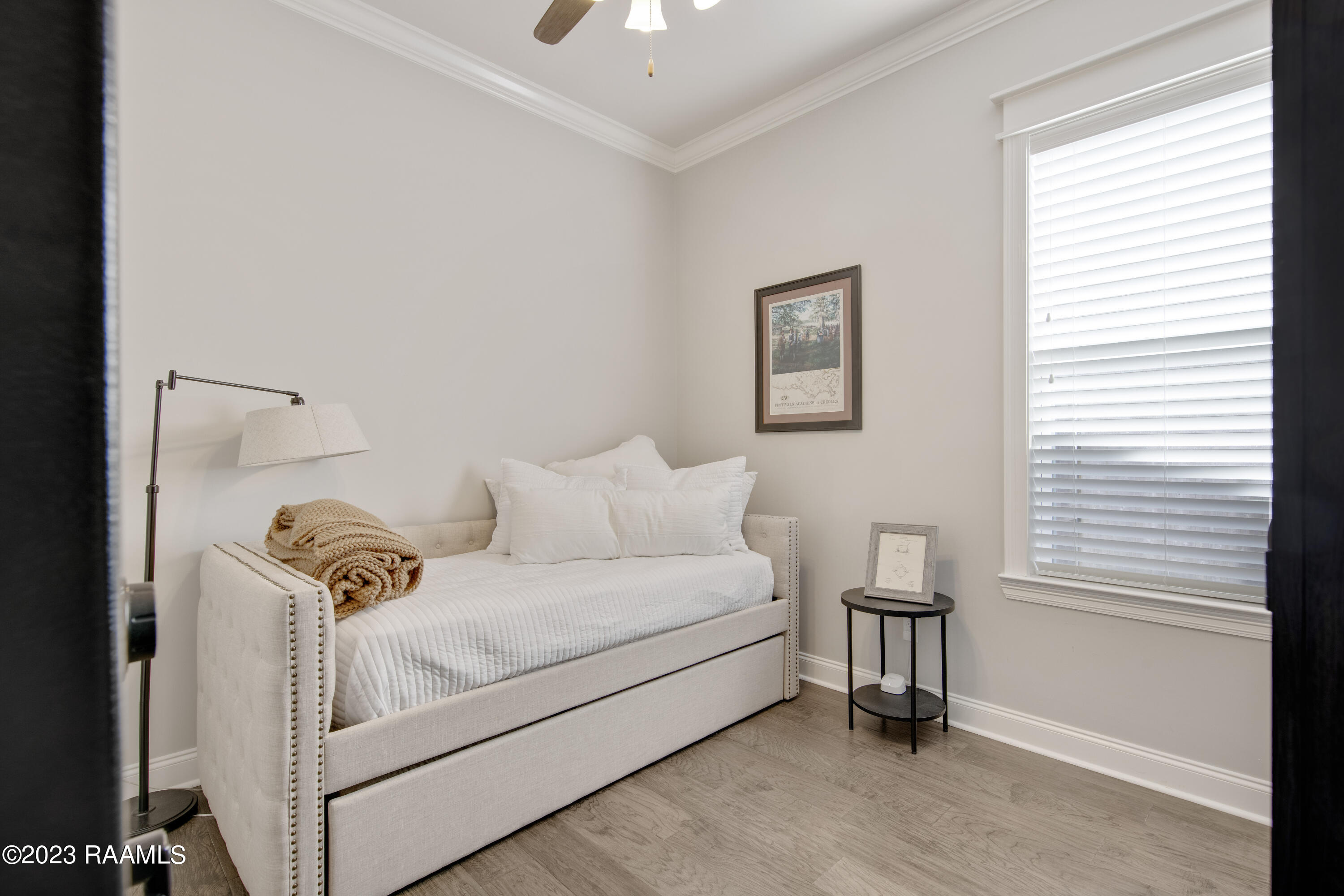407 Dunvegan Court