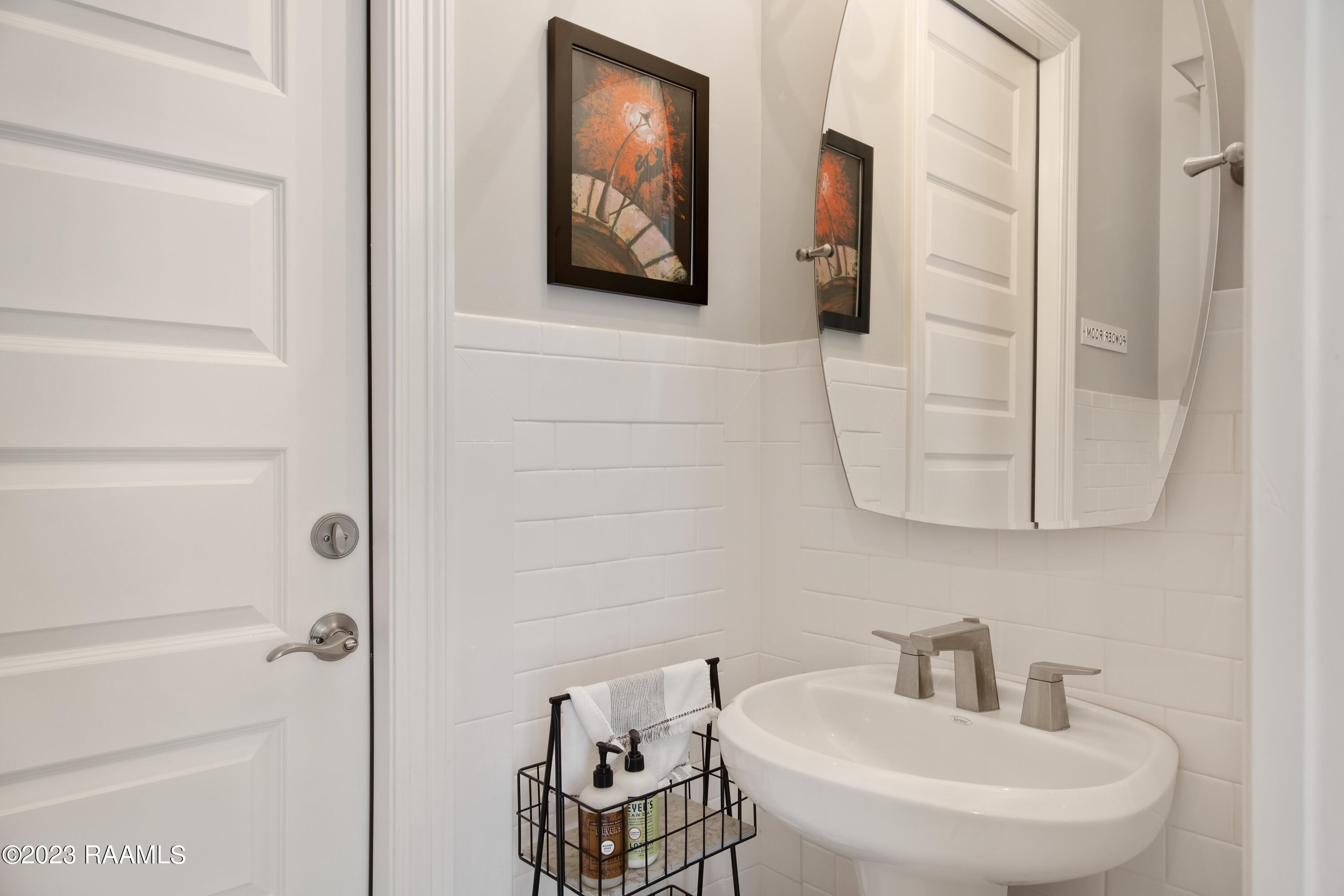 407 Dunvegan Court