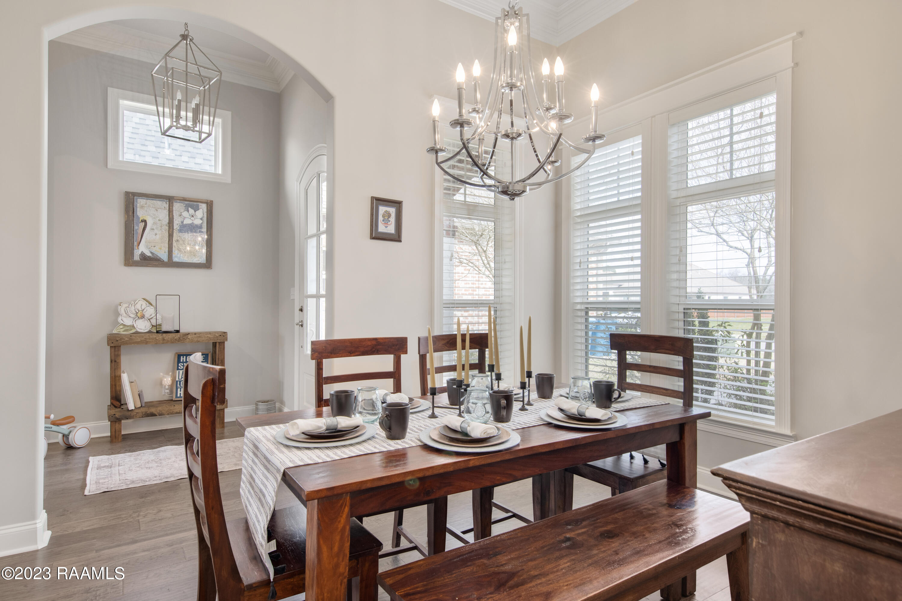 407 Dunvegan Court