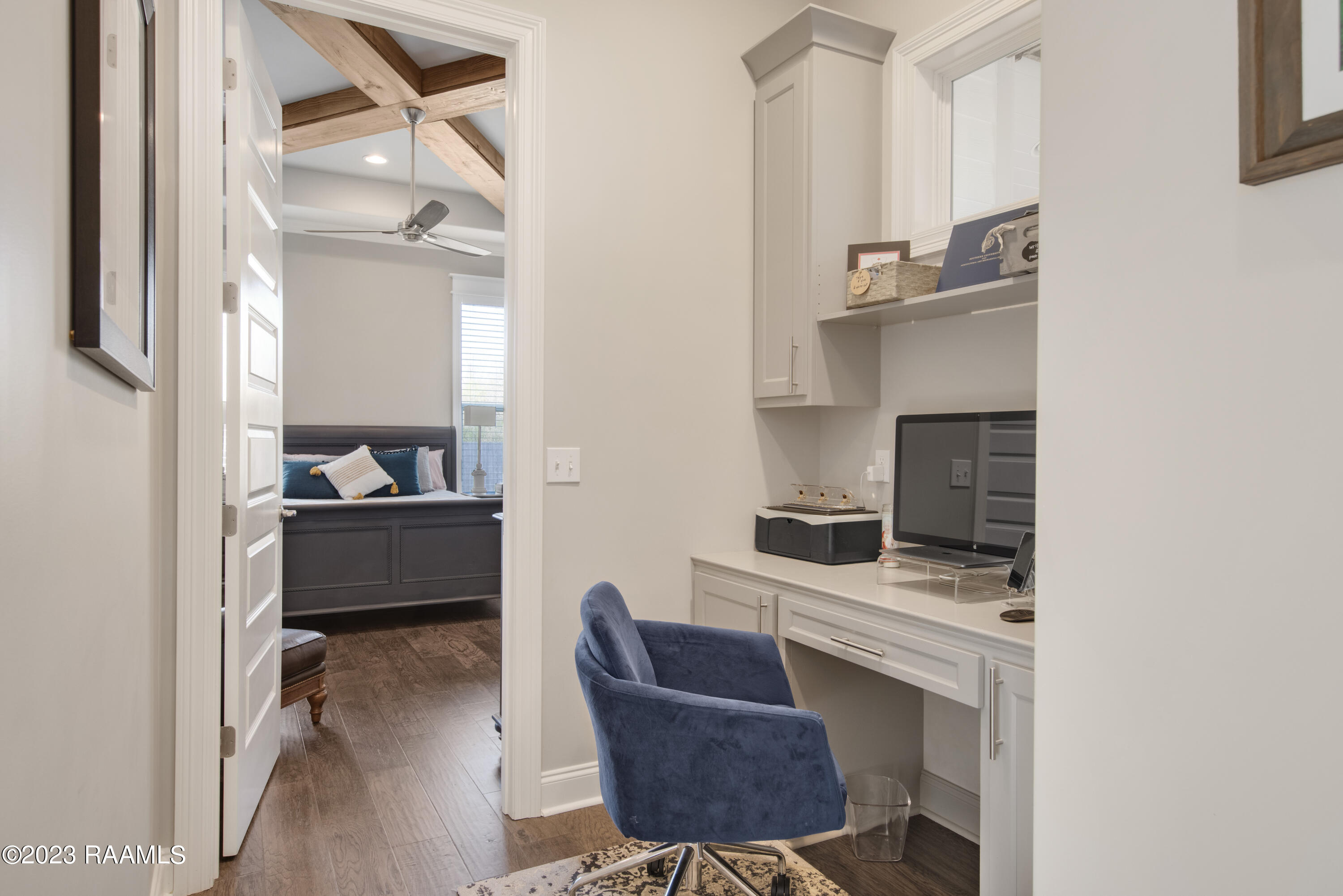 407 Dunvegan Court
