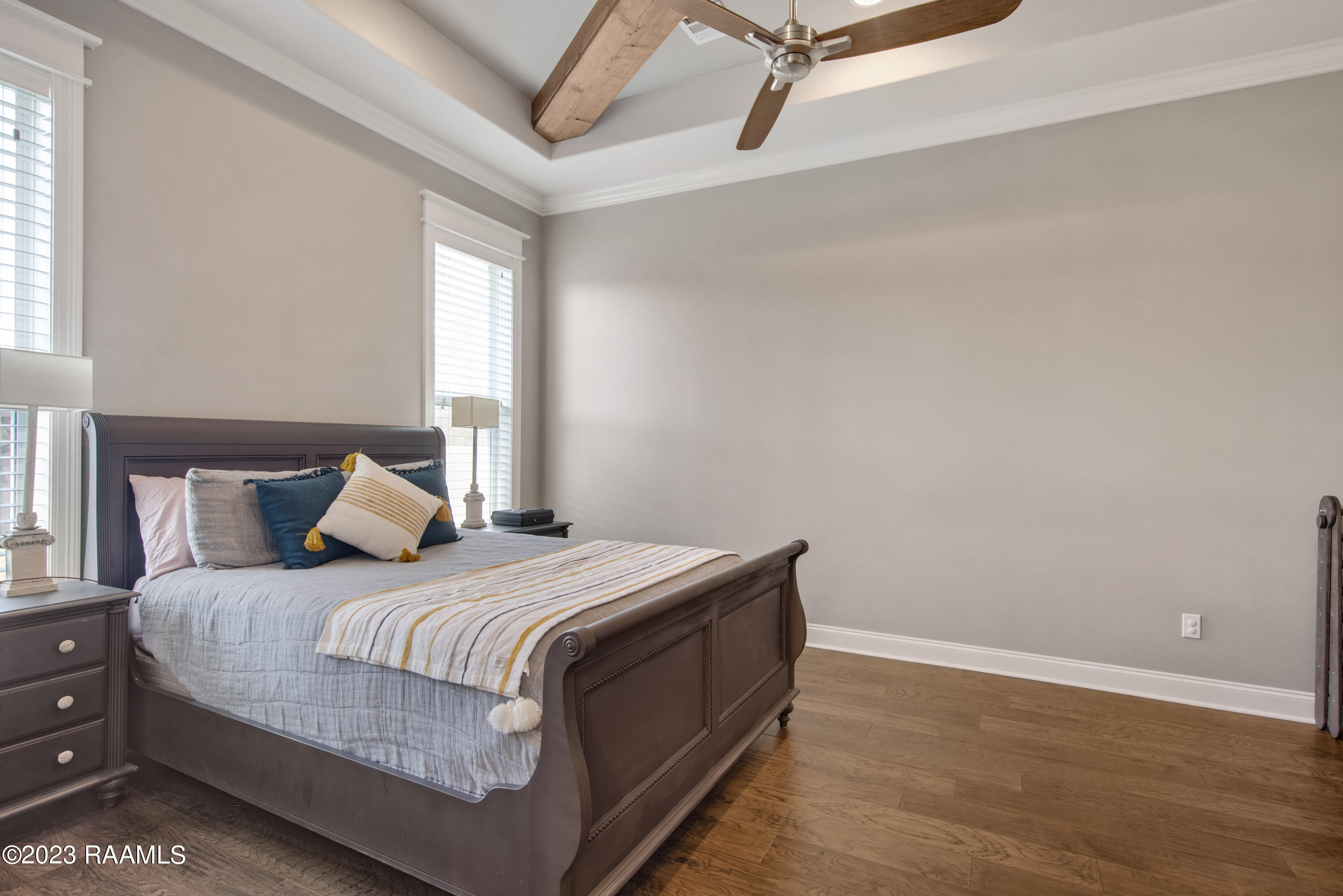 407 Dunvegan Court