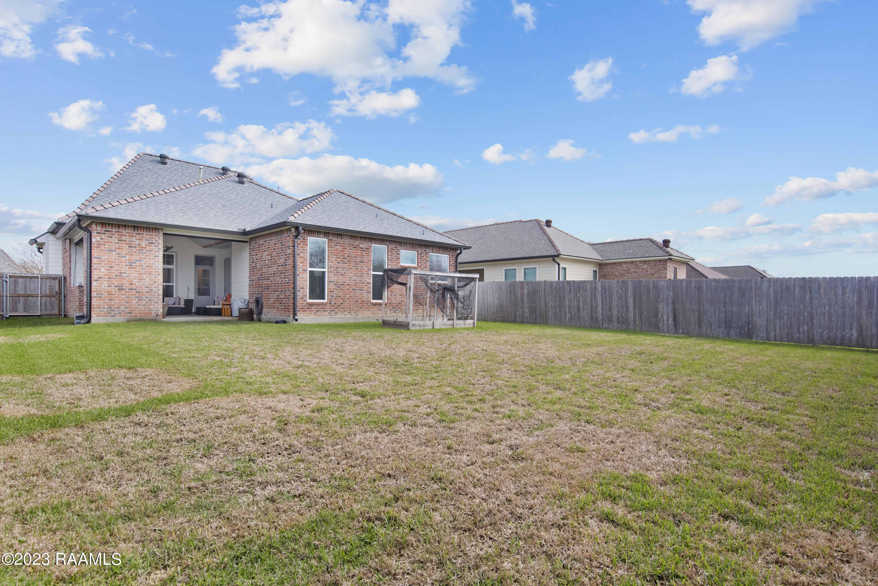 407 Dunvegan Court
