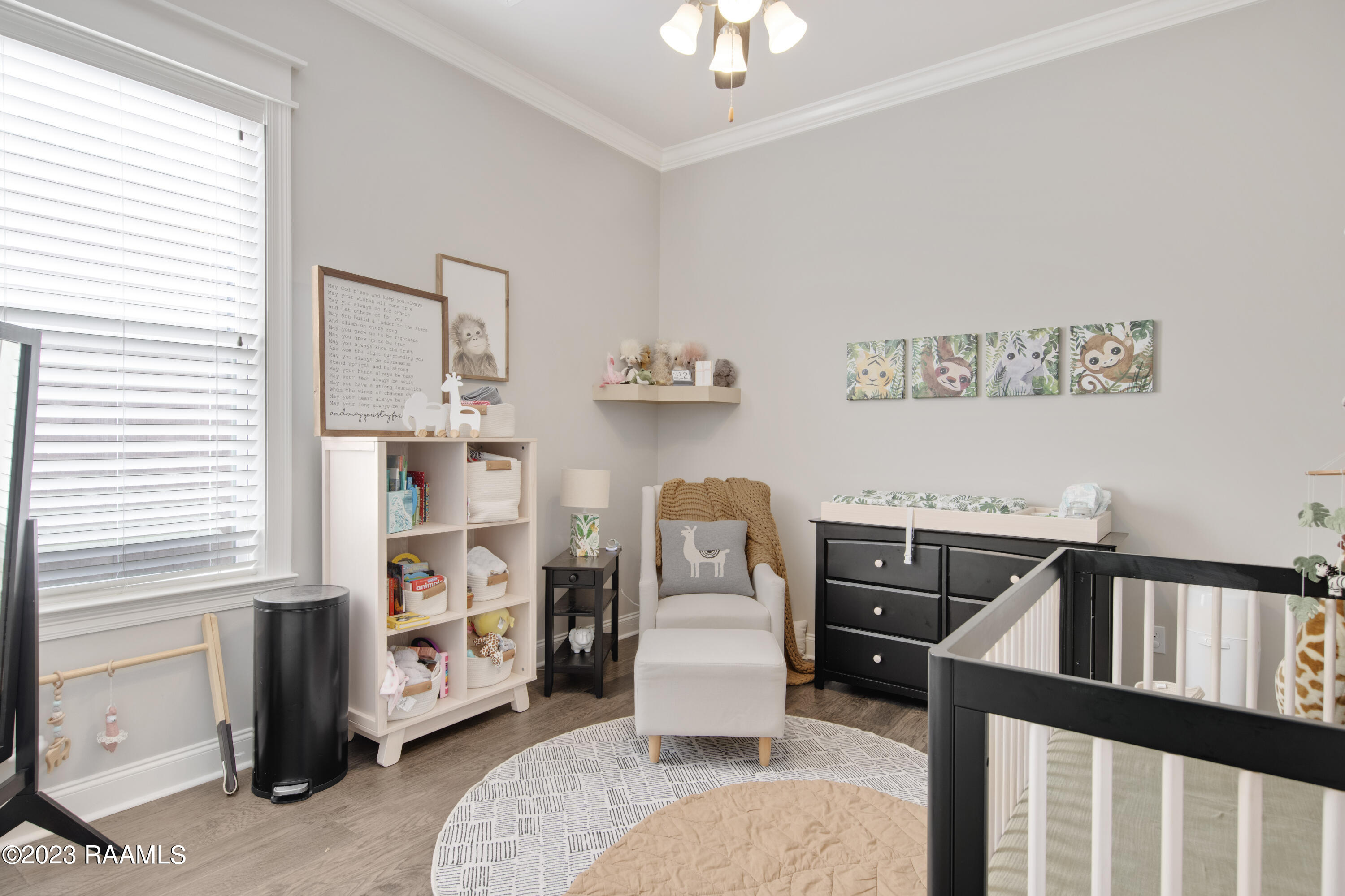 407 Dunvegan Court