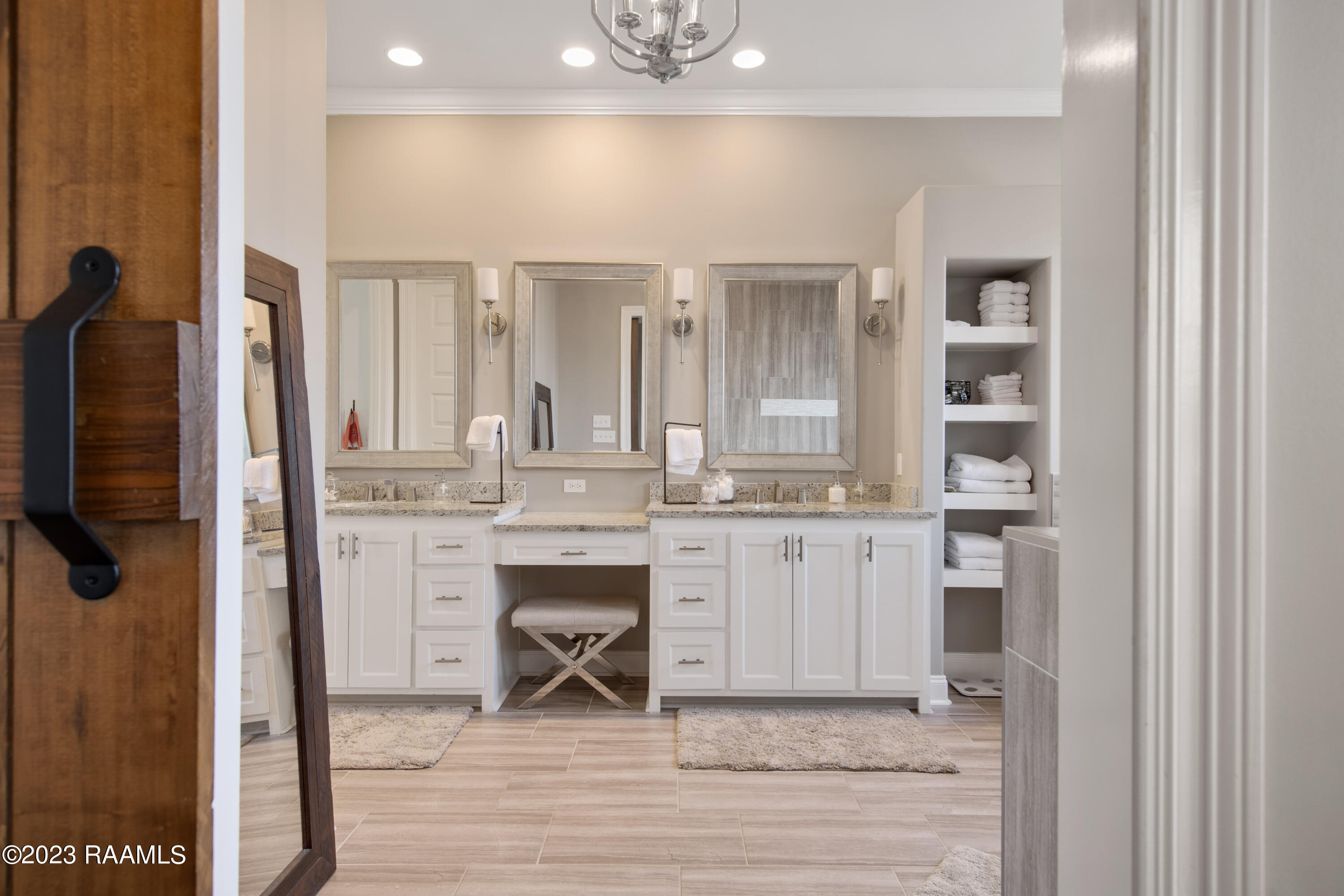 407 Dunvegan Court