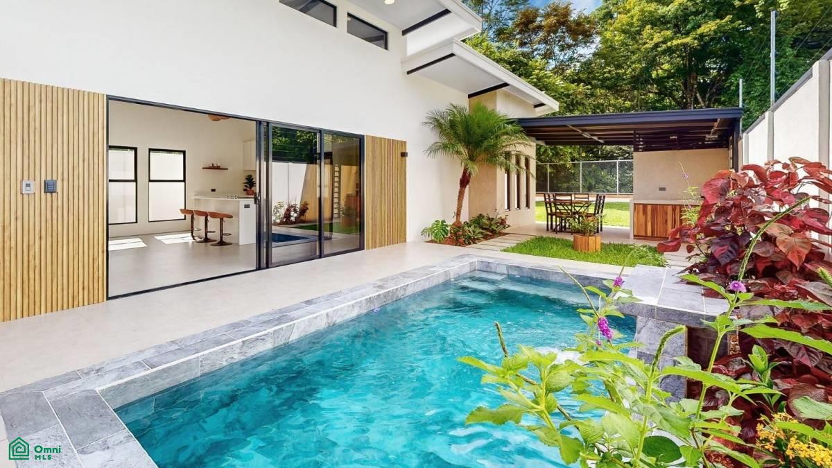 Brand New 3 bed, 2 Bath Home with creek and Jungle views.