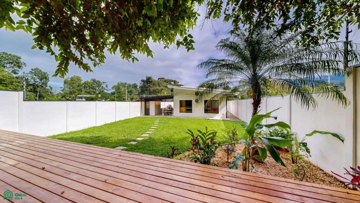 Brand New 3 bed, 2 Bath Home with creek and Jungle views.