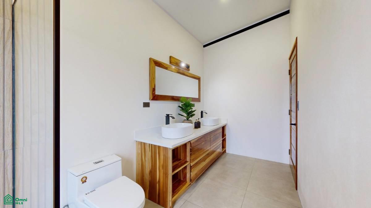 Brand New 3 bed, 2 Bath Home with creek and Jungle views.