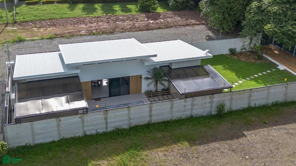Brand New 3 bed, 2 Bath Home with creek and Jungle views.