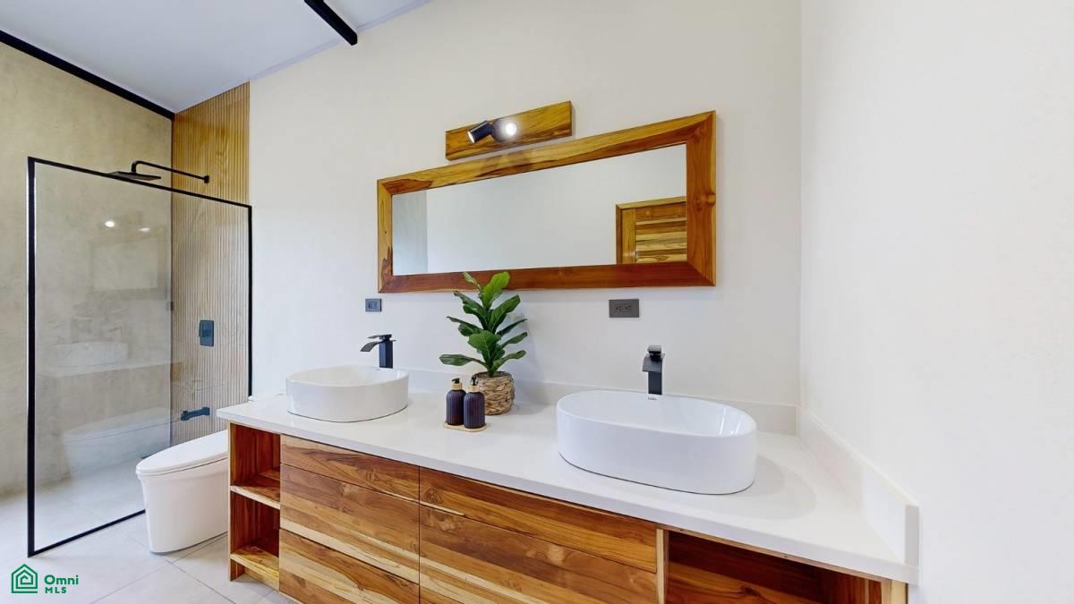 Brand New 3 bed, 2 Bath Home with creek and Jungle views.