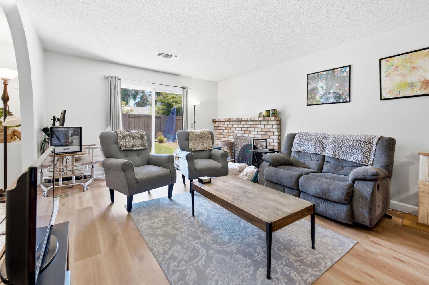 2736 Eel Place