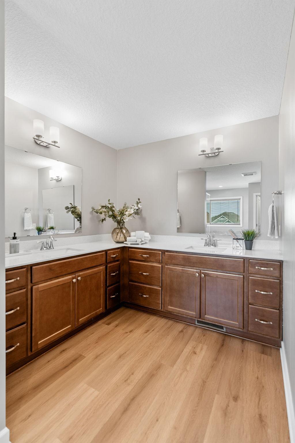 18306 Greenstone Way Lakeville, MN 55044