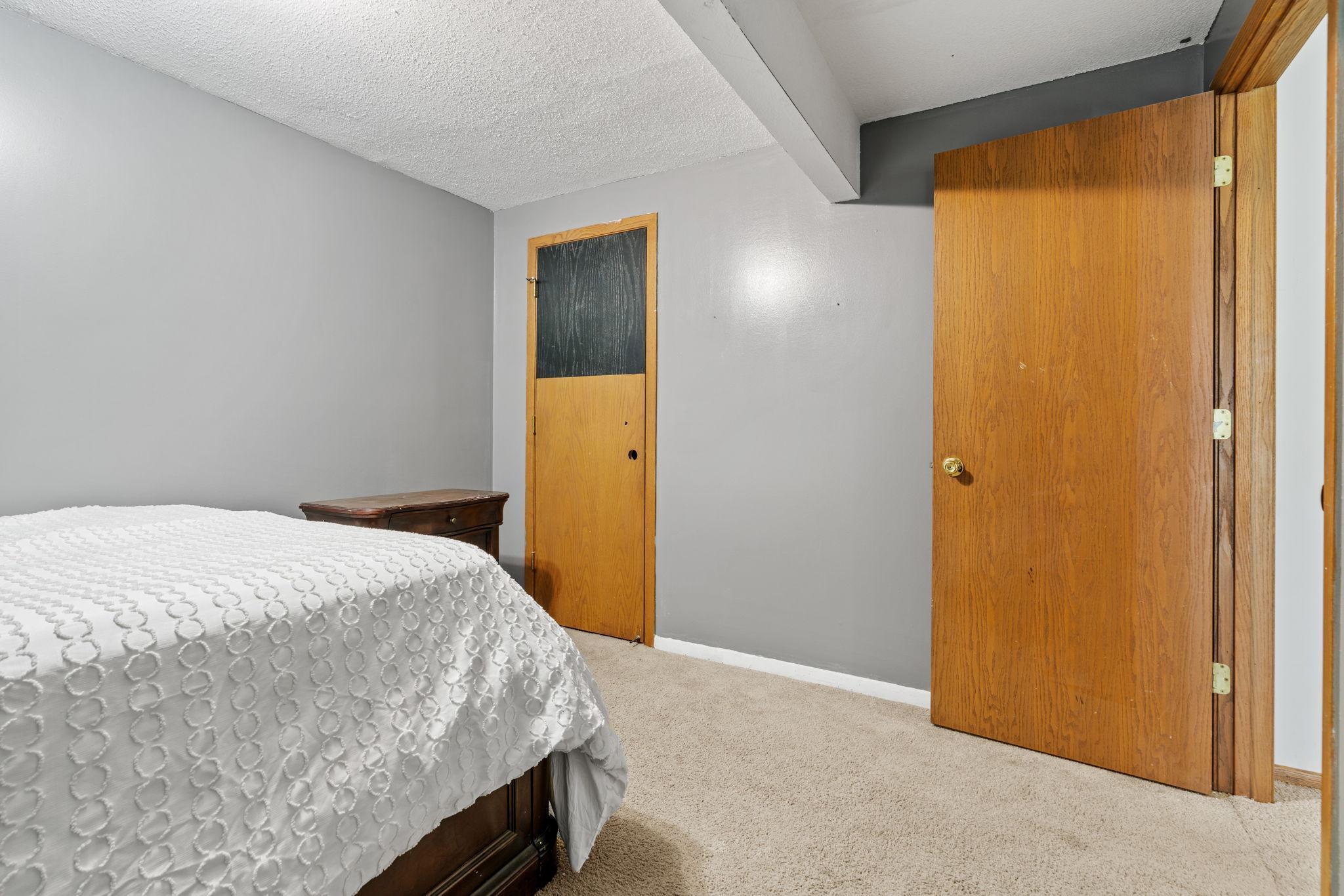 15020 Tyacke Drive Burnsville, MN 55306