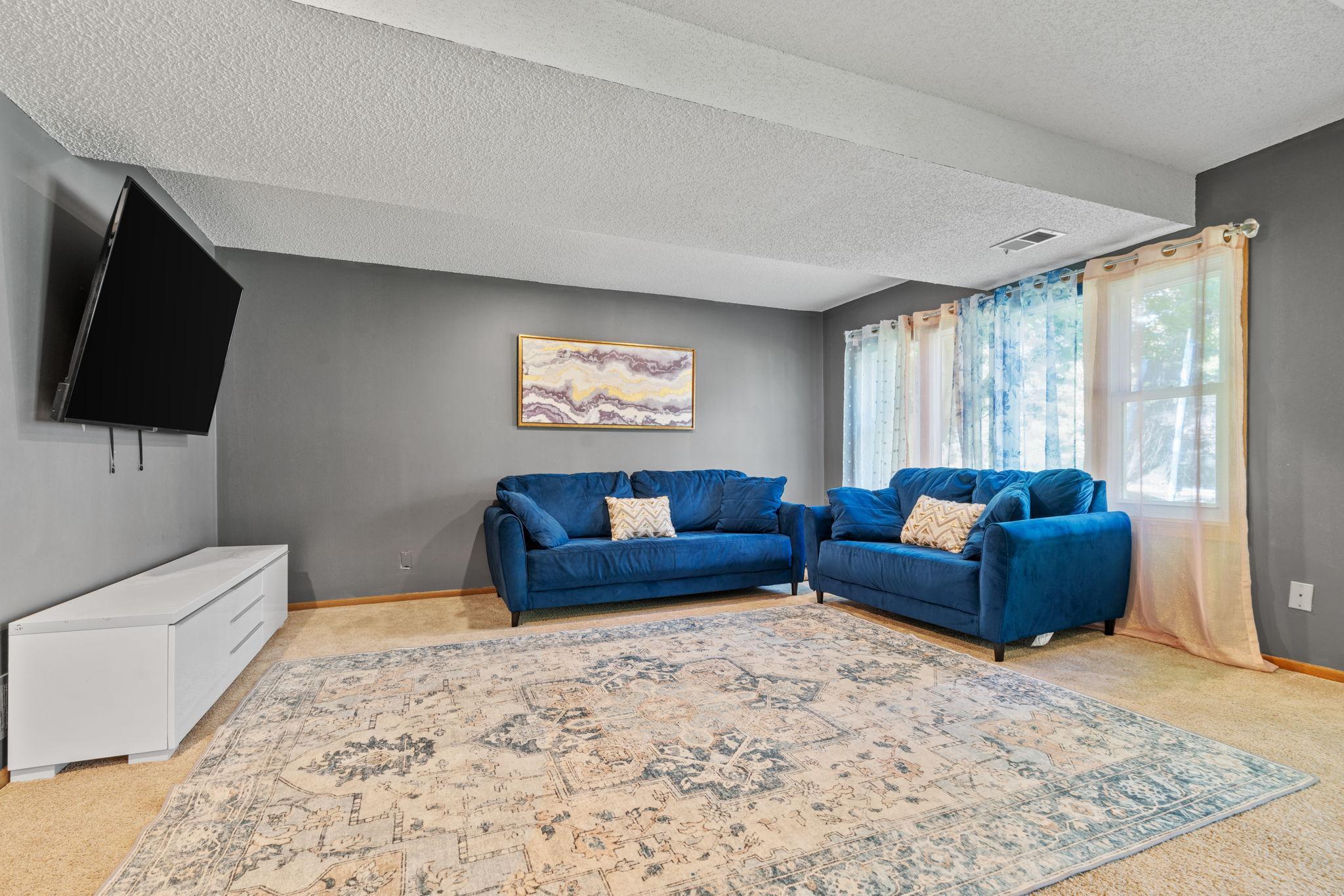 15020 Tyacke Drive Burnsville, MN 55306