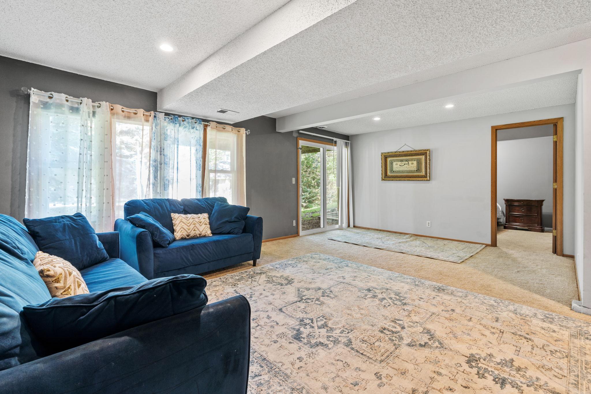 15020 Tyacke Drive Burnsville, MN 55306