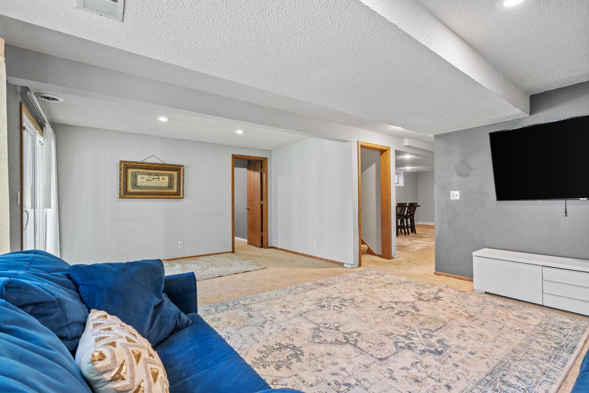 15020 Tyacke Drive Burnsville, MN 55306