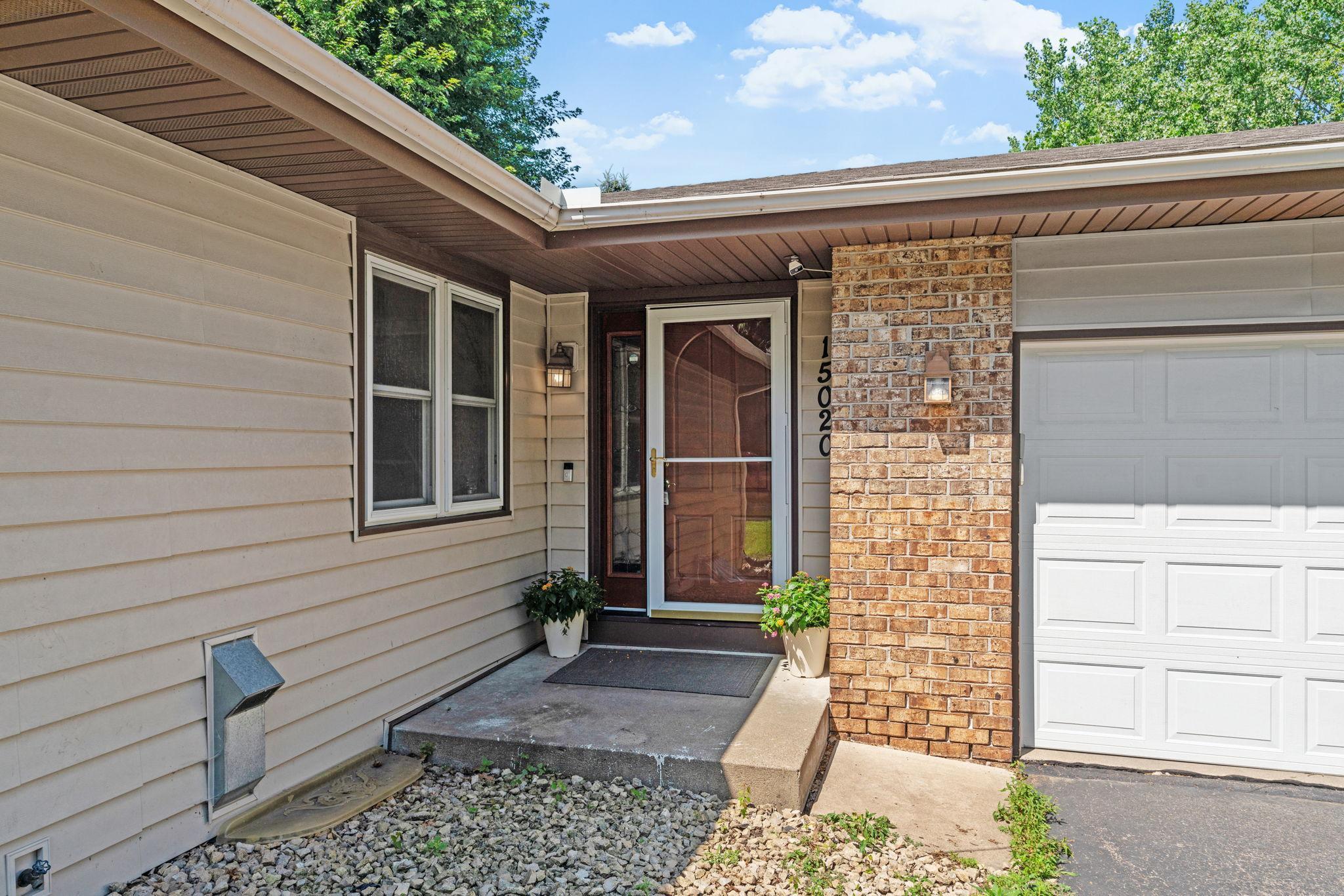 15020 Tyacke Drive Burnsville, MN 55306