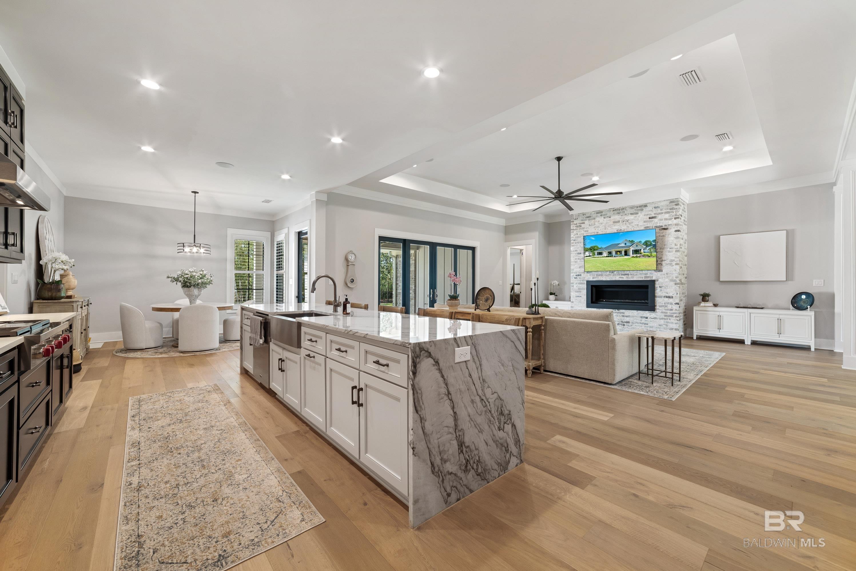 11504 Redfern Road