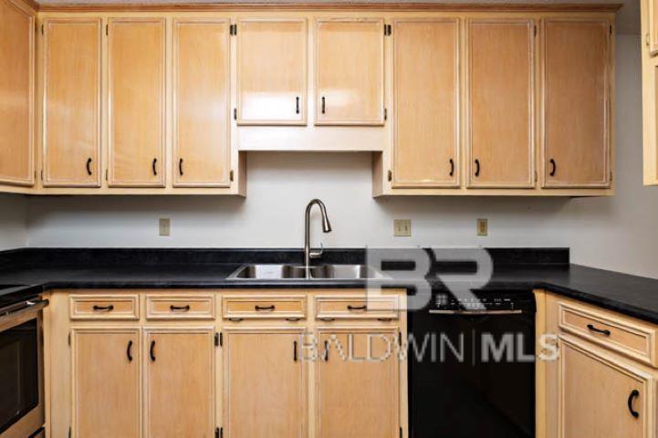 12 Stonebridge Court