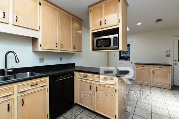 12 Stonebridge Court