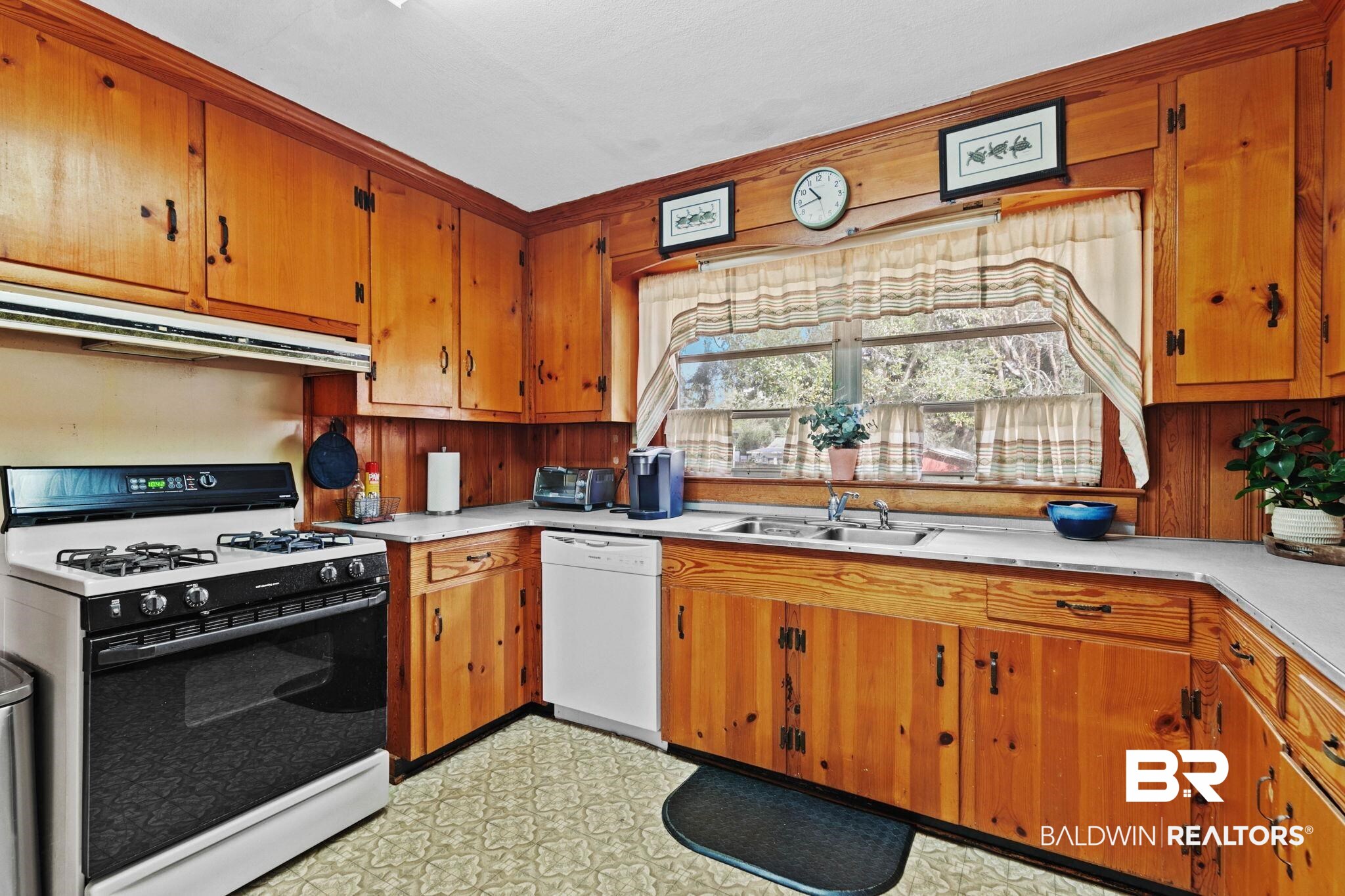 607 Bellangee Avenue