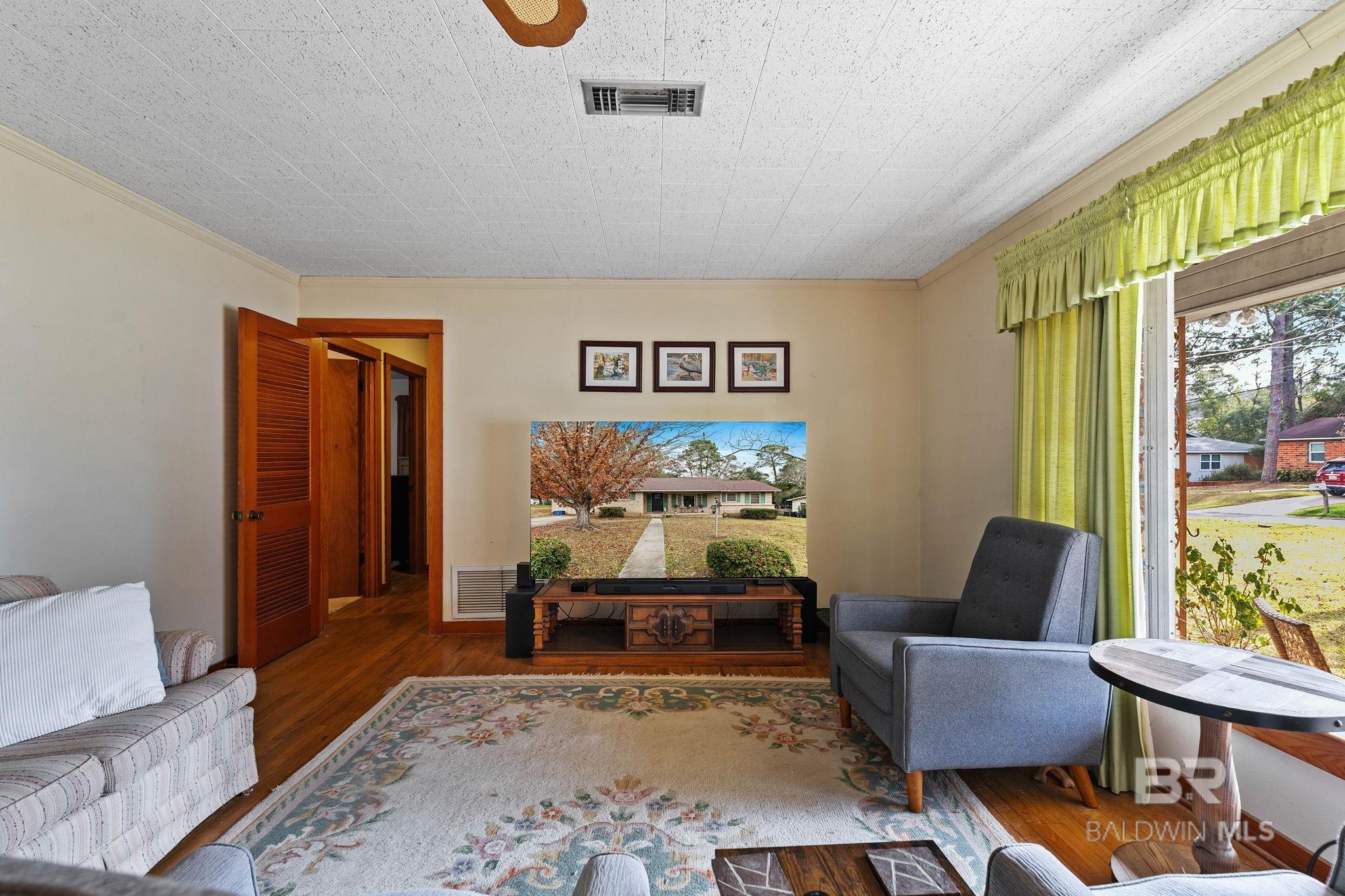 607 Bellangee Avenue