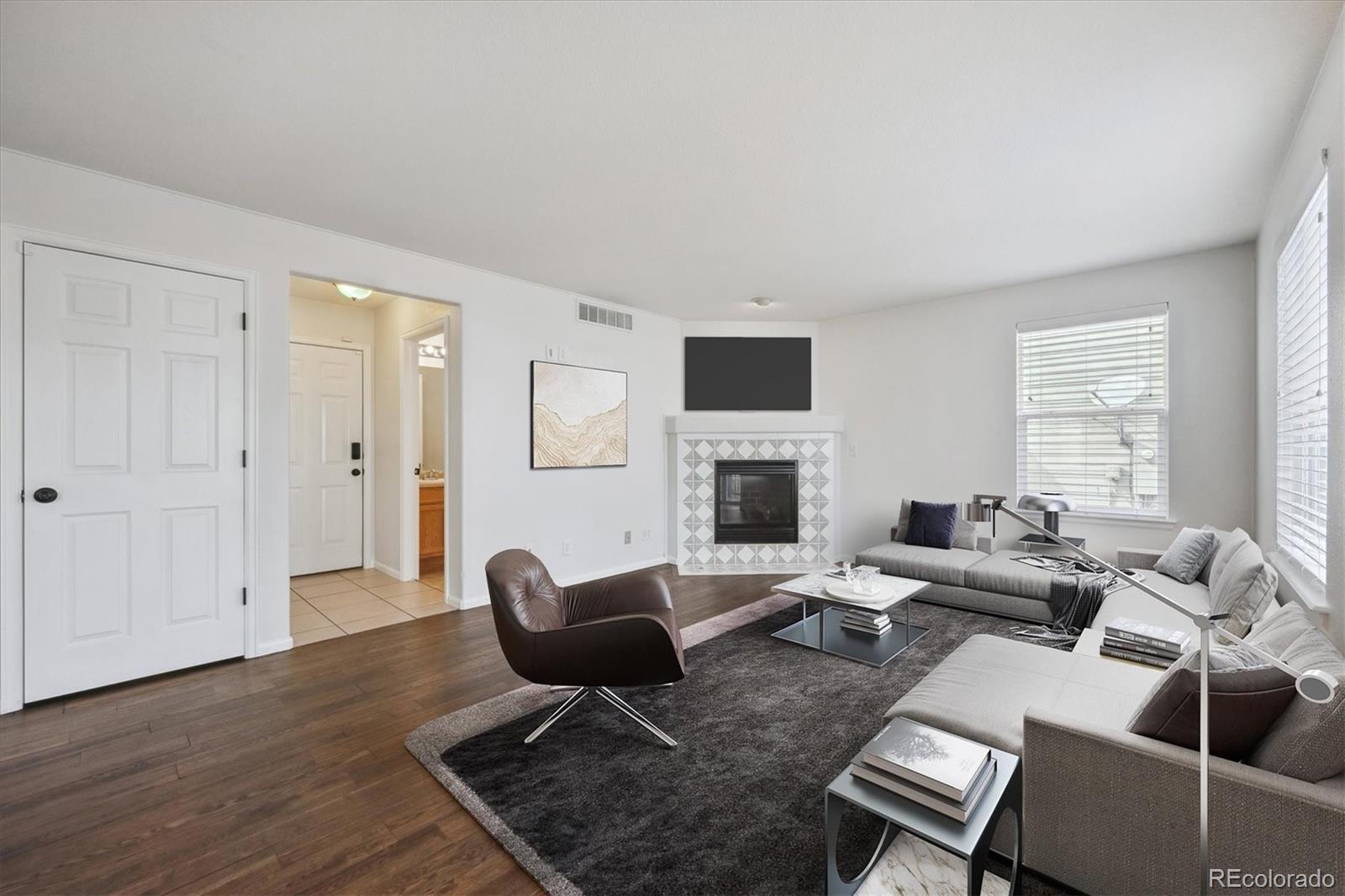1623 E 164th Place