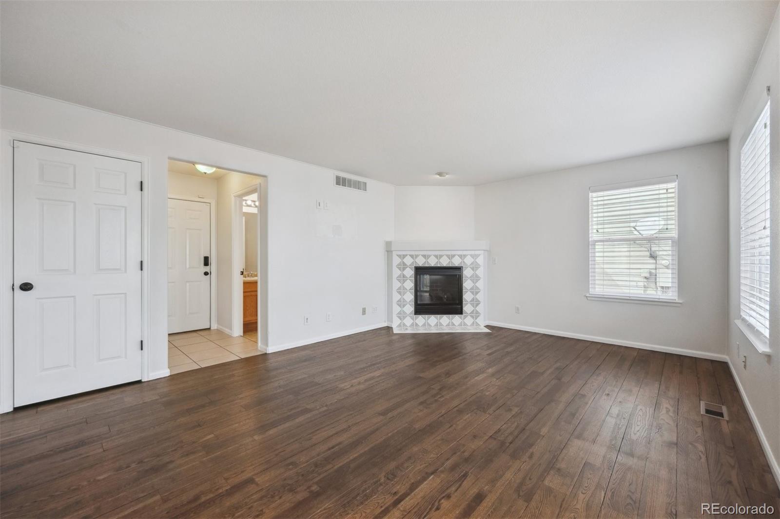 1623 E 164th Place