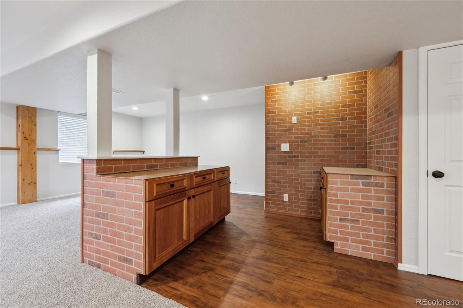 1623 E 164th Place