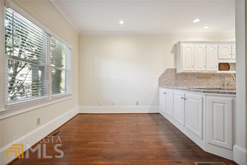 3021 Margaret Mitchell Drive NW Unit: 10