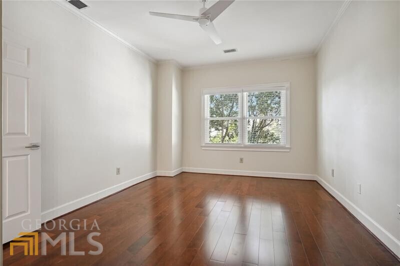 3021 Margaret Mitchell Drive NW Unit: 10