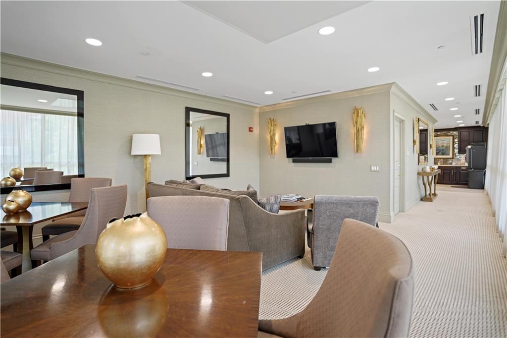 750 Park Avenue NE Unit: 37E