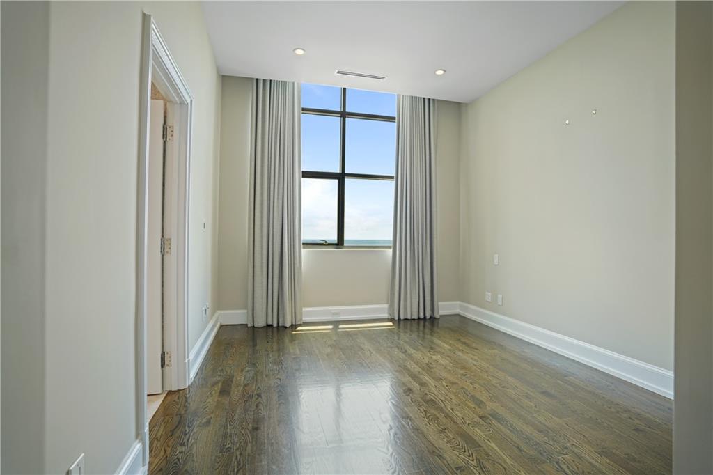 750 Park Avenue NE Unit: 37E