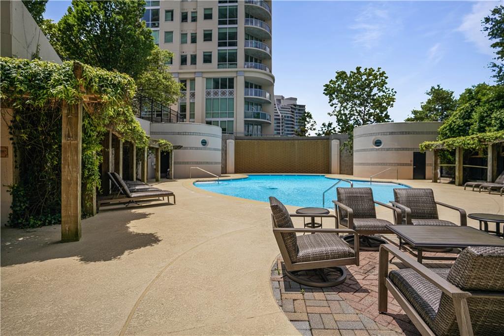 750 Park Avenue NE Unit: 37E