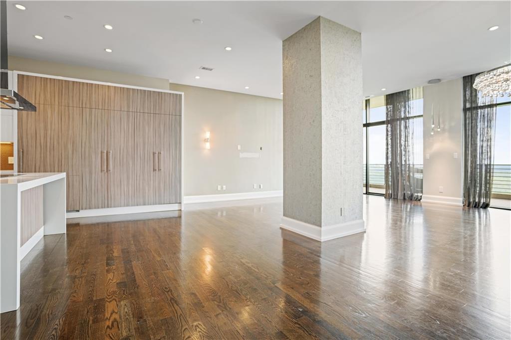 750 Park Avenue NE Unit: 37E