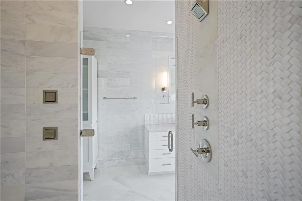 750 Park Avenue NE Unit: 37E