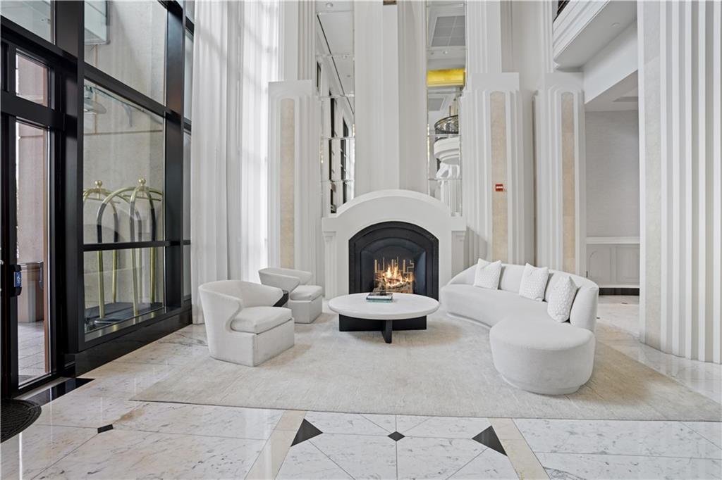 750 Park Avenue NE Unit: 37E