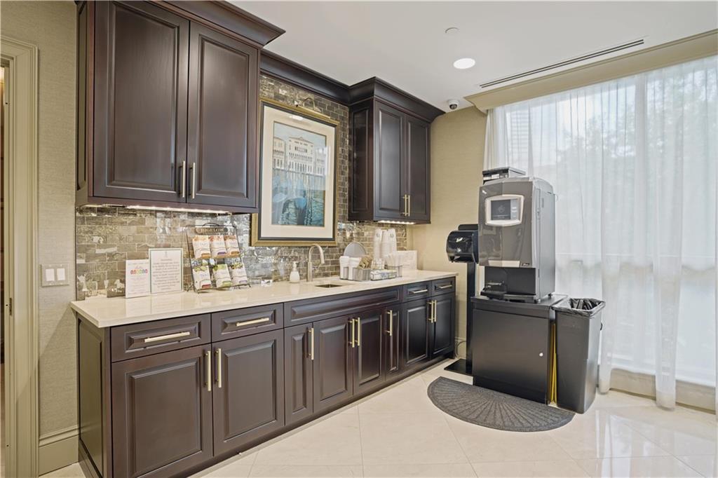 750 Park Avenue NE Unit: 37E
