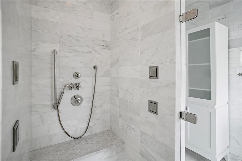 750 Park Avenue NE Unit: 37E