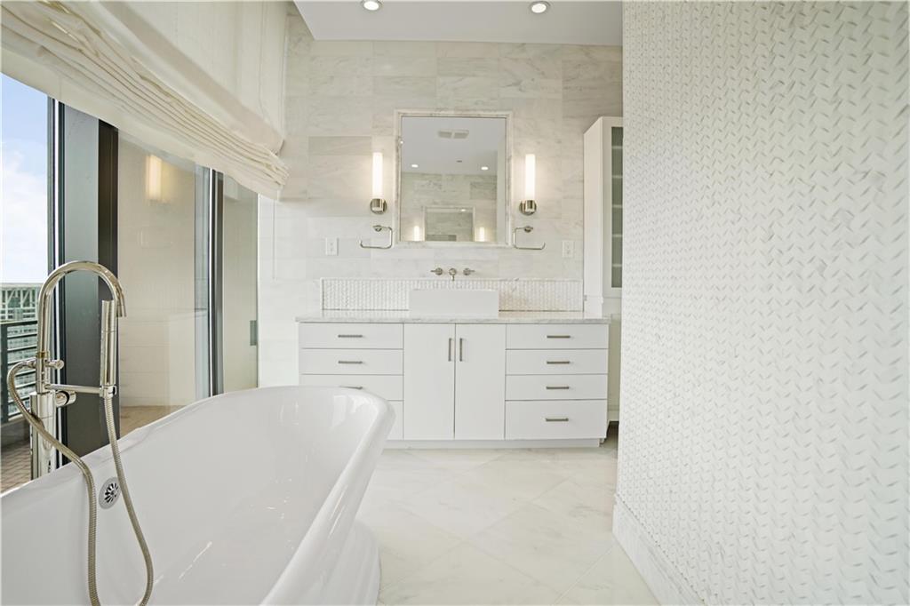750 Park Avenue NE Unit: 37E
