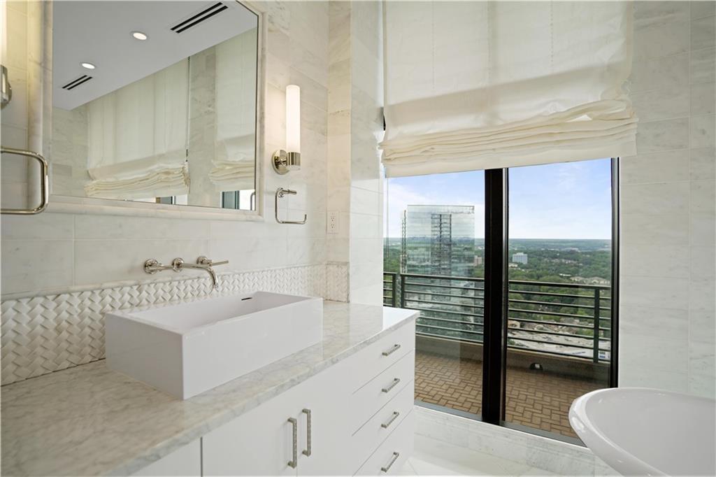 750 Park Avenue NE Unit: 37E