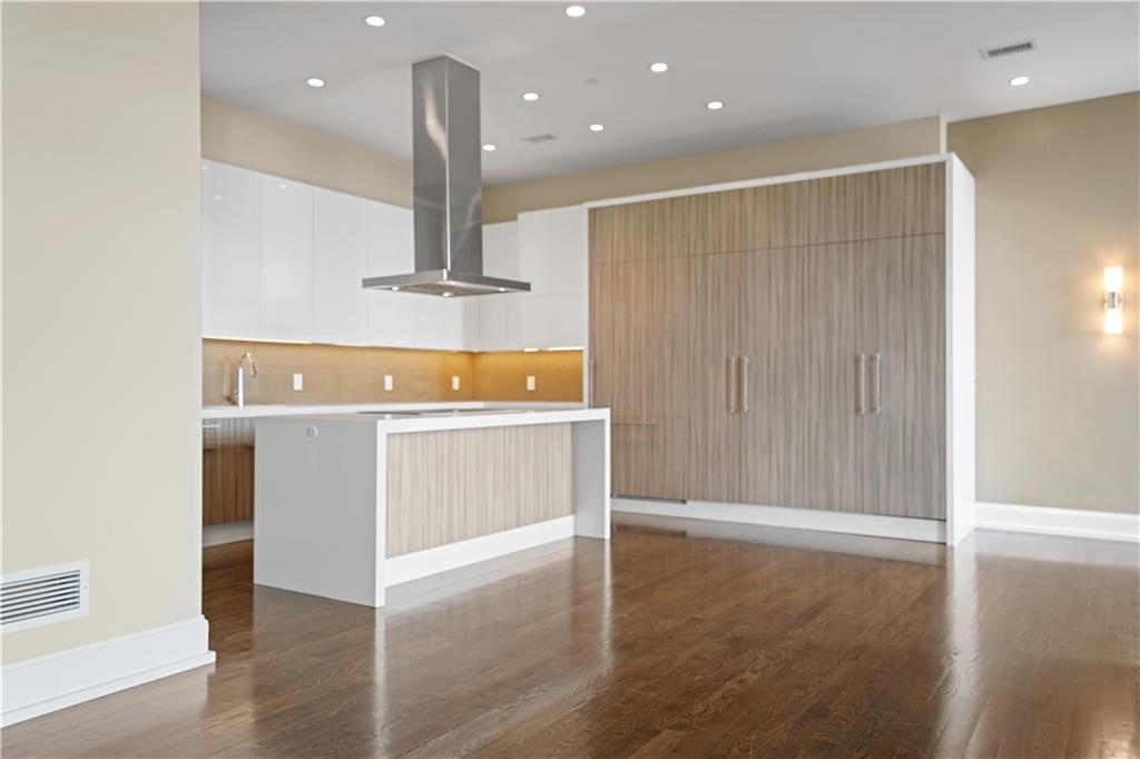 750 Park Avenue NE Unit: 37E