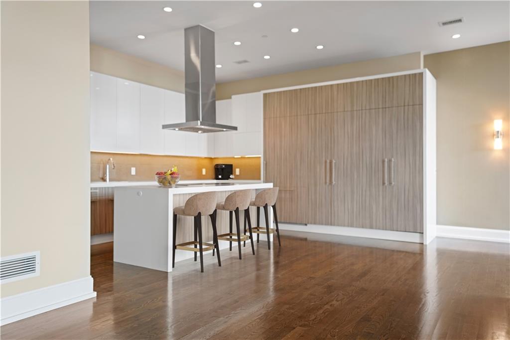 750 Park Avenue NE Unit: 37E
