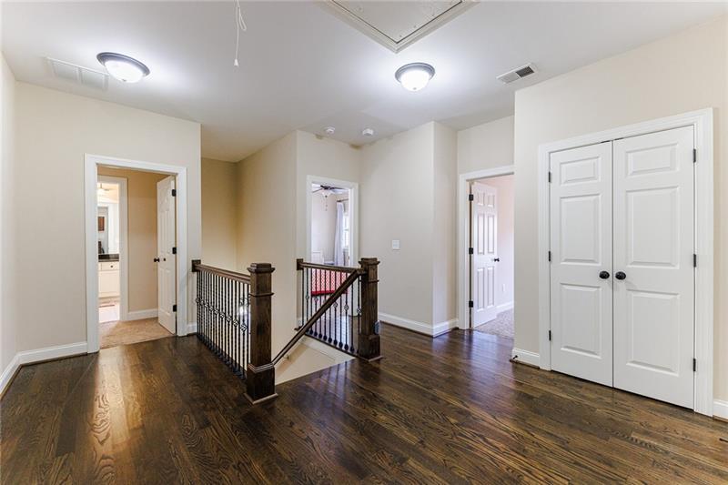 316 Valley Brook Way NE