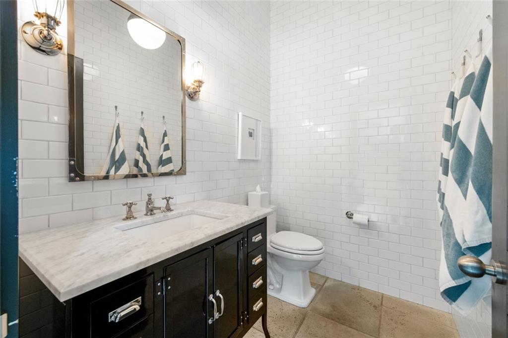 5495 Mount Vernon Parkway