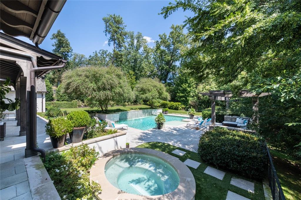 5495 Mount Vernon Parkway
