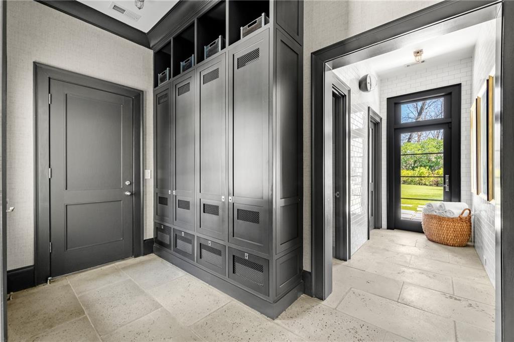 5495 Mount Vernon Parkway