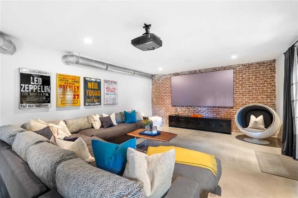 5495 Mount Vernon Parkway